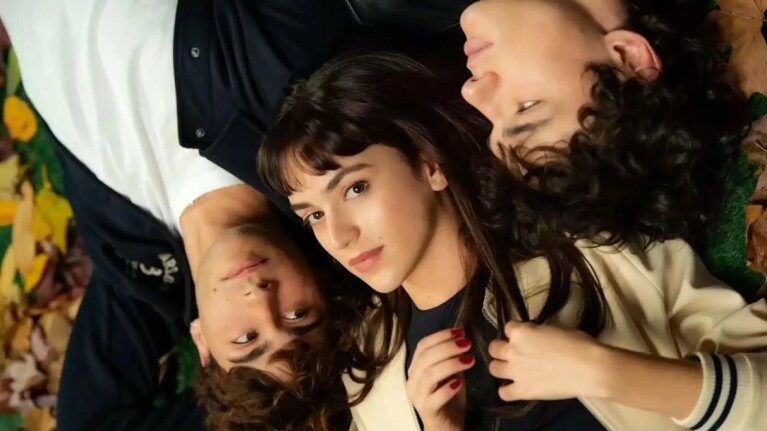 Tell me softly cast with lícia Falcó, Fernando Lindez, and Diego Vidales