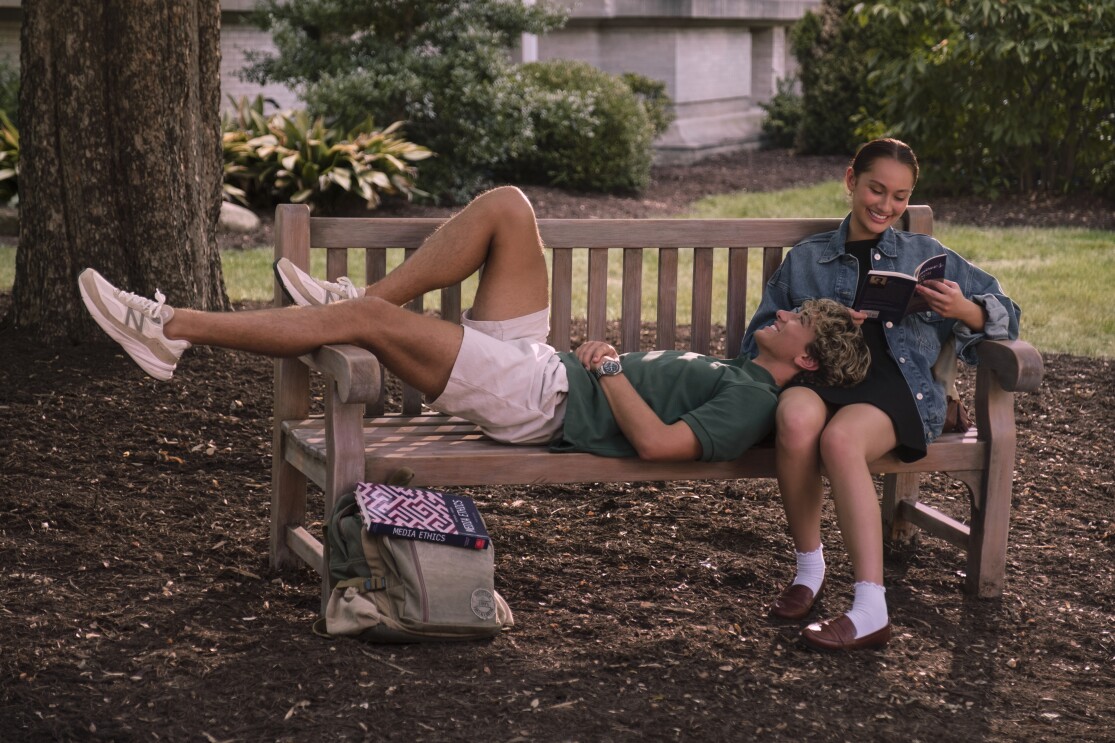 Jeremiah (Gavin Casalegno) und Belly (Lola Tung) in THE SUMMER I TURNED PRETTY