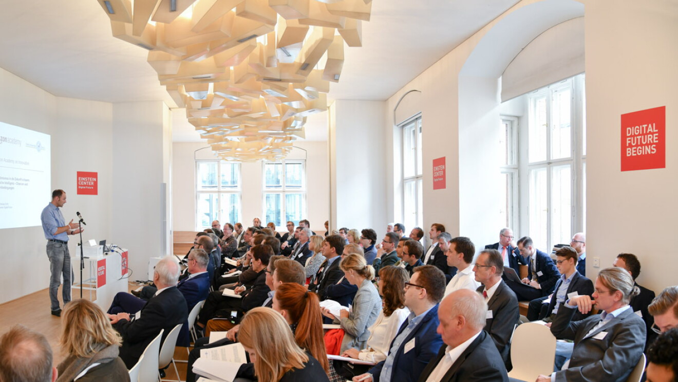 Ralf Herbrich, Director Machine Learning bei Amazon, spricht auf der Amazon Academy on Innovation.