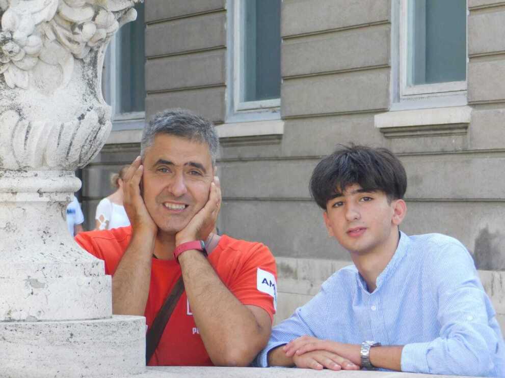 Un uomo e suo figlio