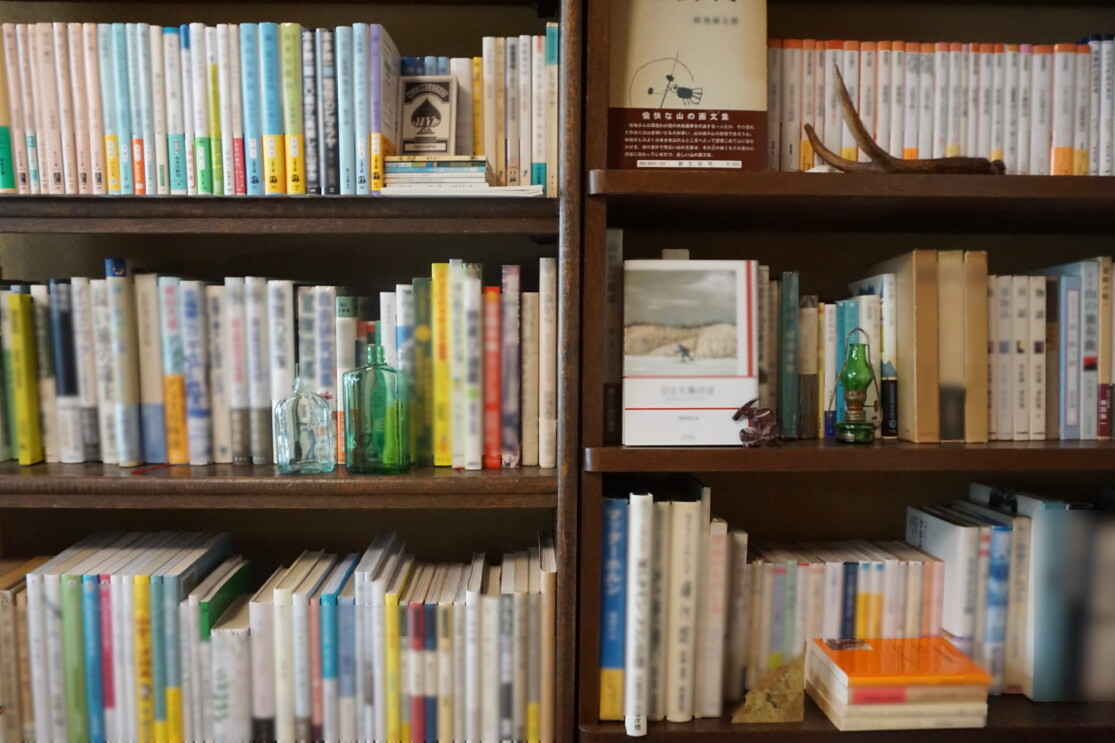 本棚整理のプロに聞いた、本の整理術。電子書籍リーダーKindleシリーズもフル活用して、おうちの本をスッキリ整理。