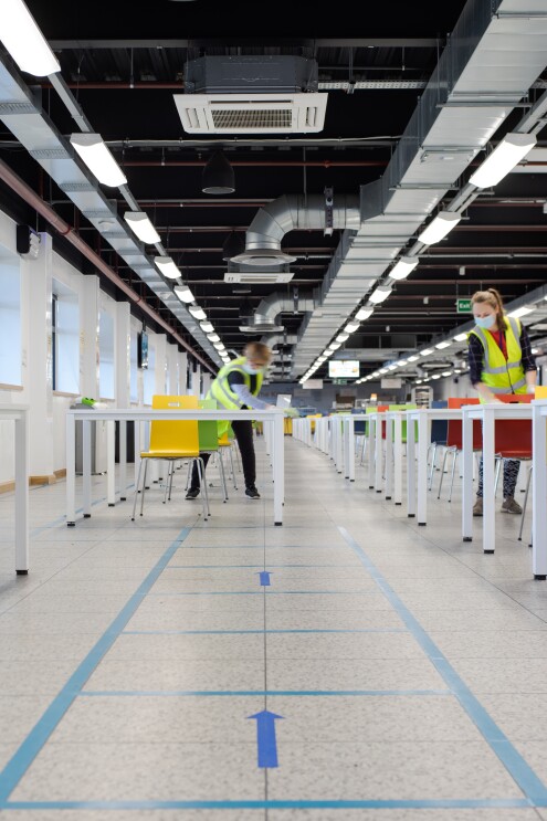 social distancing in Amazon fulfilment centre 