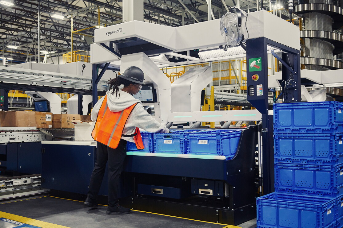 En un centro logístico, Sequoia, el nuevo sistema de robots que va a reducir el tiempo de preparación de pedidos. 
