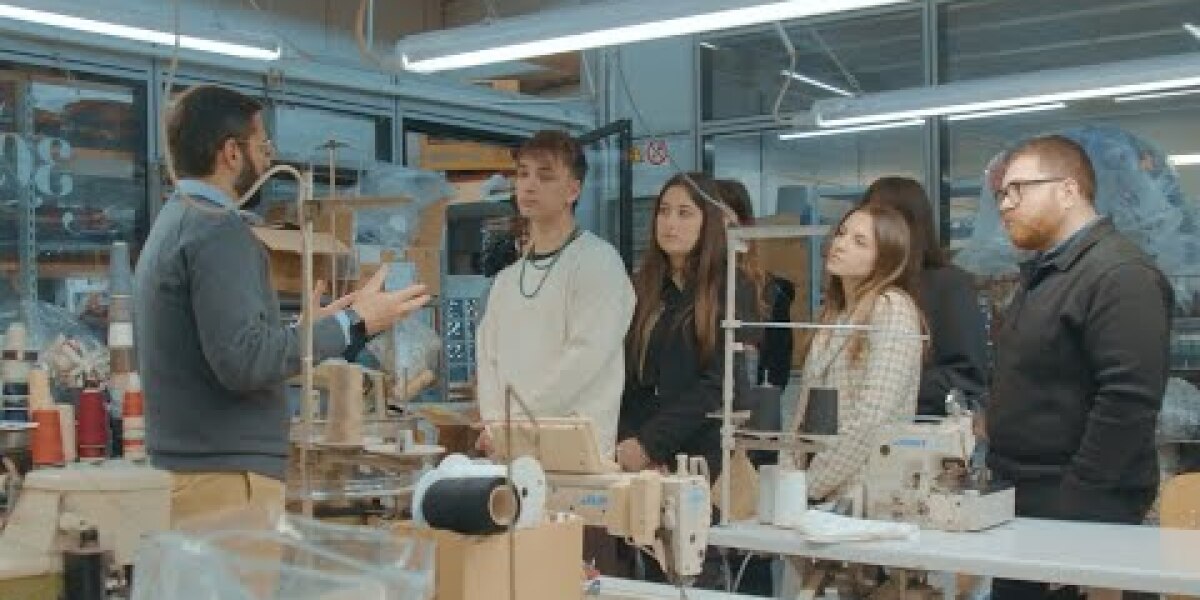 Amazon Italy brings out the uniqueness of its employees on the runway