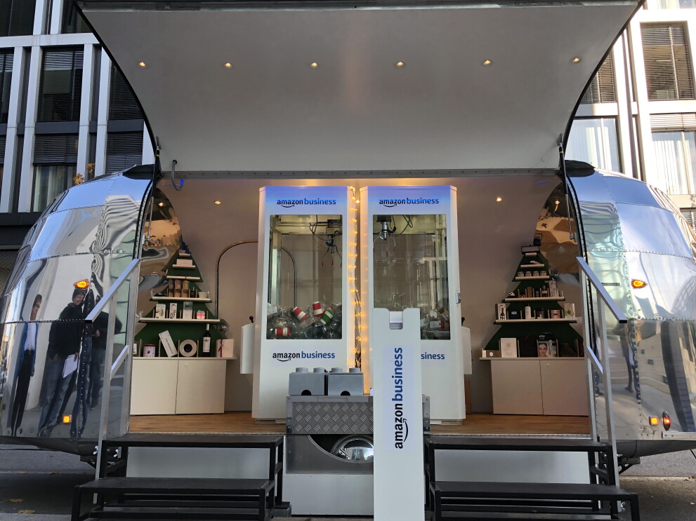 Amazon Business Geschenke Truck Weihnachts Trailer in München