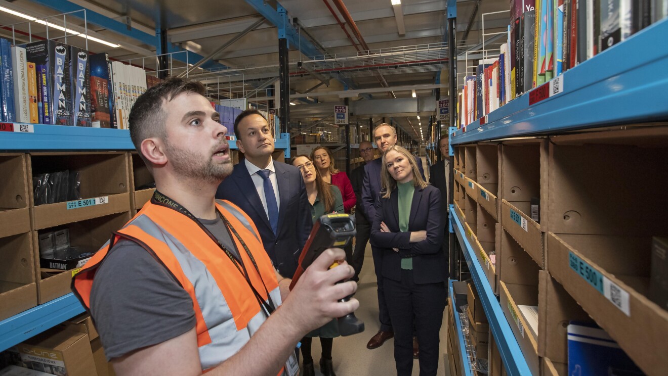 UNP Amazon SNN4 Tanaiste Visit13 in warehouse with amazon staff