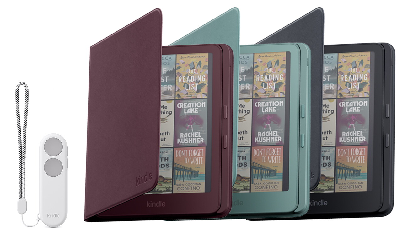 白いリモコン端末と、タブレット端末3点の画像。タブレットはそれぞれ本体と同じ色のカバーを装着している。