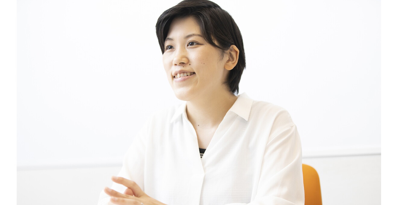 真っすぐ前を見て話す大久保さん