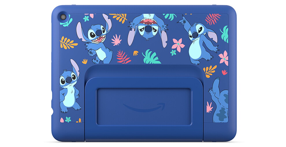紺色のタブレットの背面。全体的にディズニーキャラクタースティッチ5匹のイラスト。左上隅にカメラレンズの穴。中央にAmazonロゴ。
