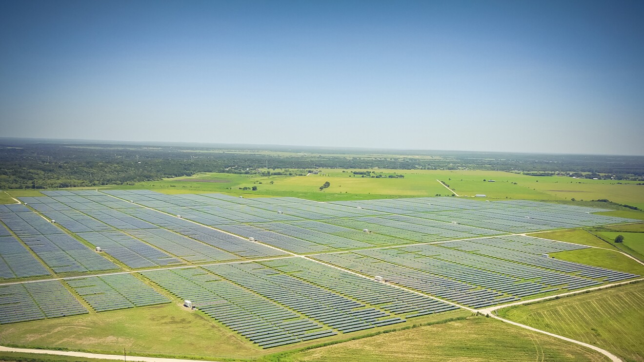 德州太阳能农场的鸟瞰图