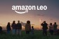 Amazon Leo avec une foule qui regarde une fusée en arrière-plan
