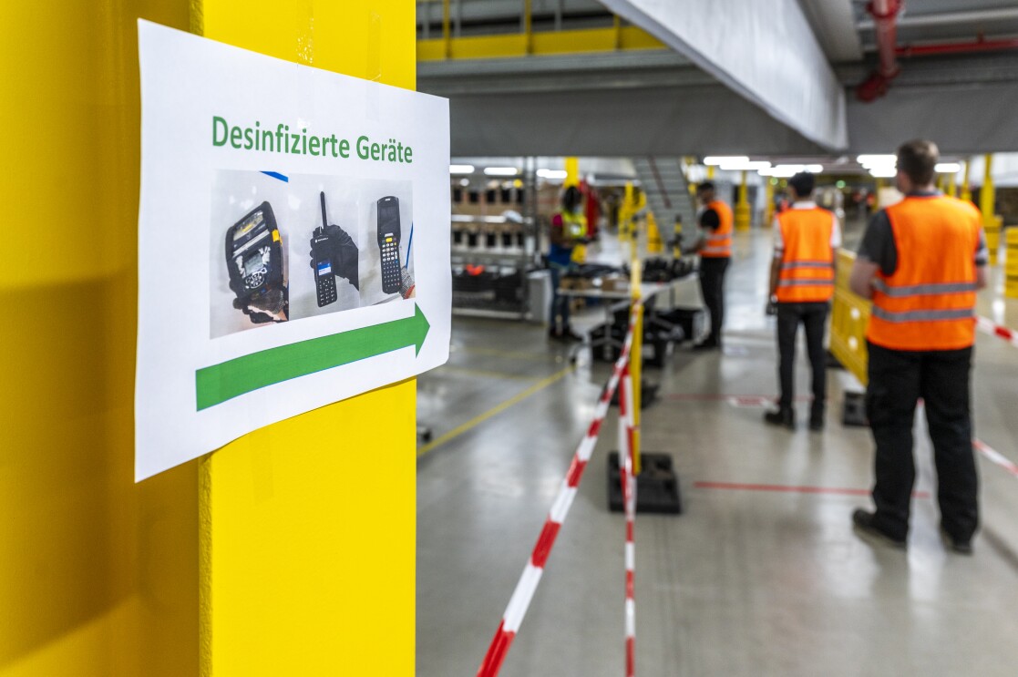 Mitarbeiter stehen Schlange