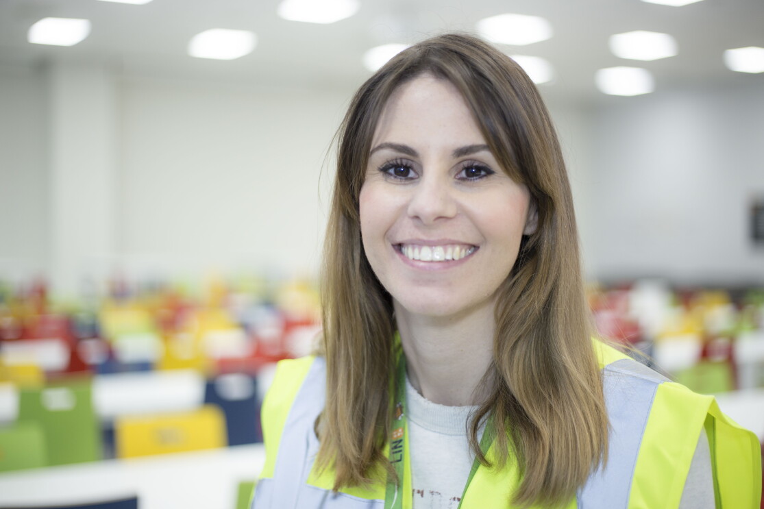 Primo piano di Ilaria Di Bartolomeo, Operations Manager al centro di smistamento Amazon di Casirate (Bergamo)