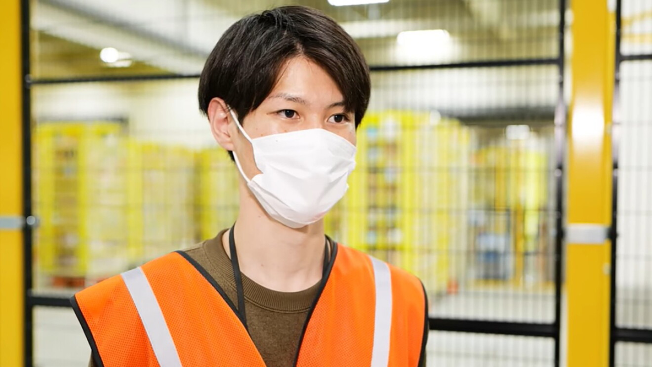 全国のお客様に笑顔と商品をお届けするAmazonのスタッフ
