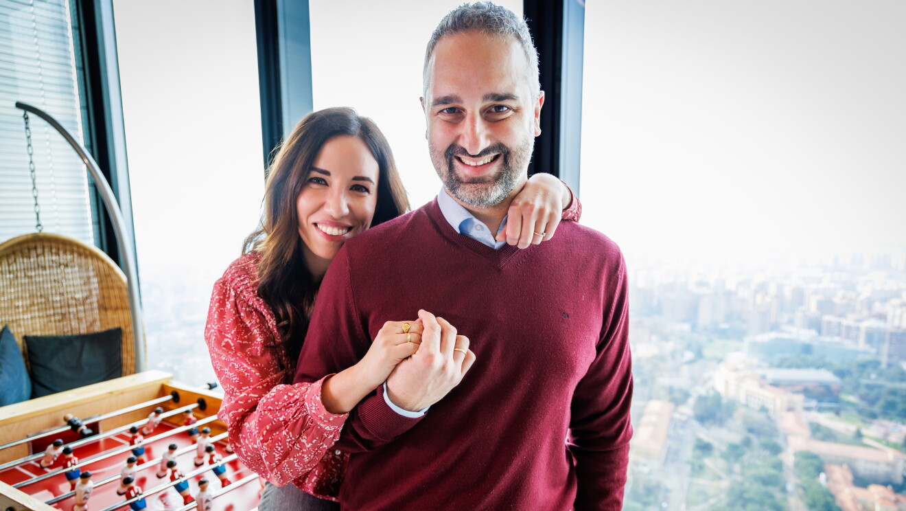 Silvia y Claudio posando en las oficinas de MAD15. 