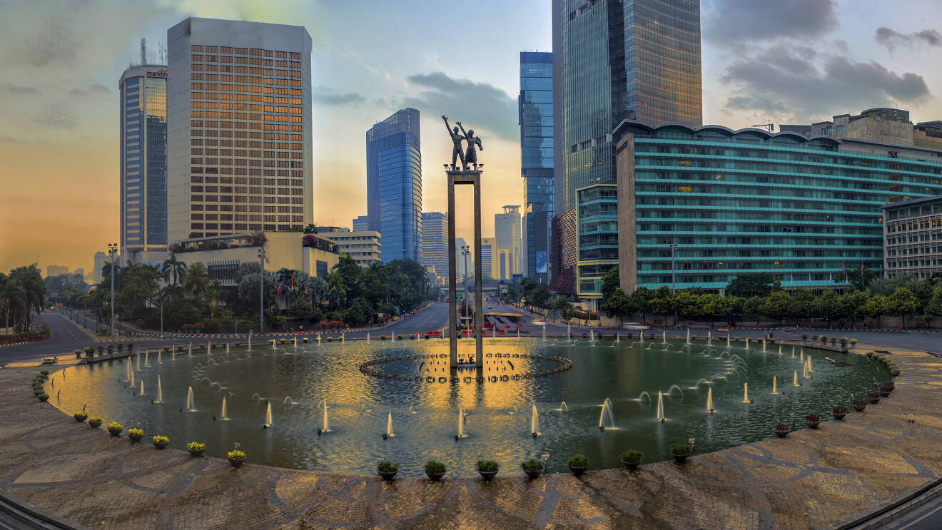 A fountain in the Jakarta central business district