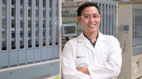 亚马逊药剂师Andrew Vo的照片。