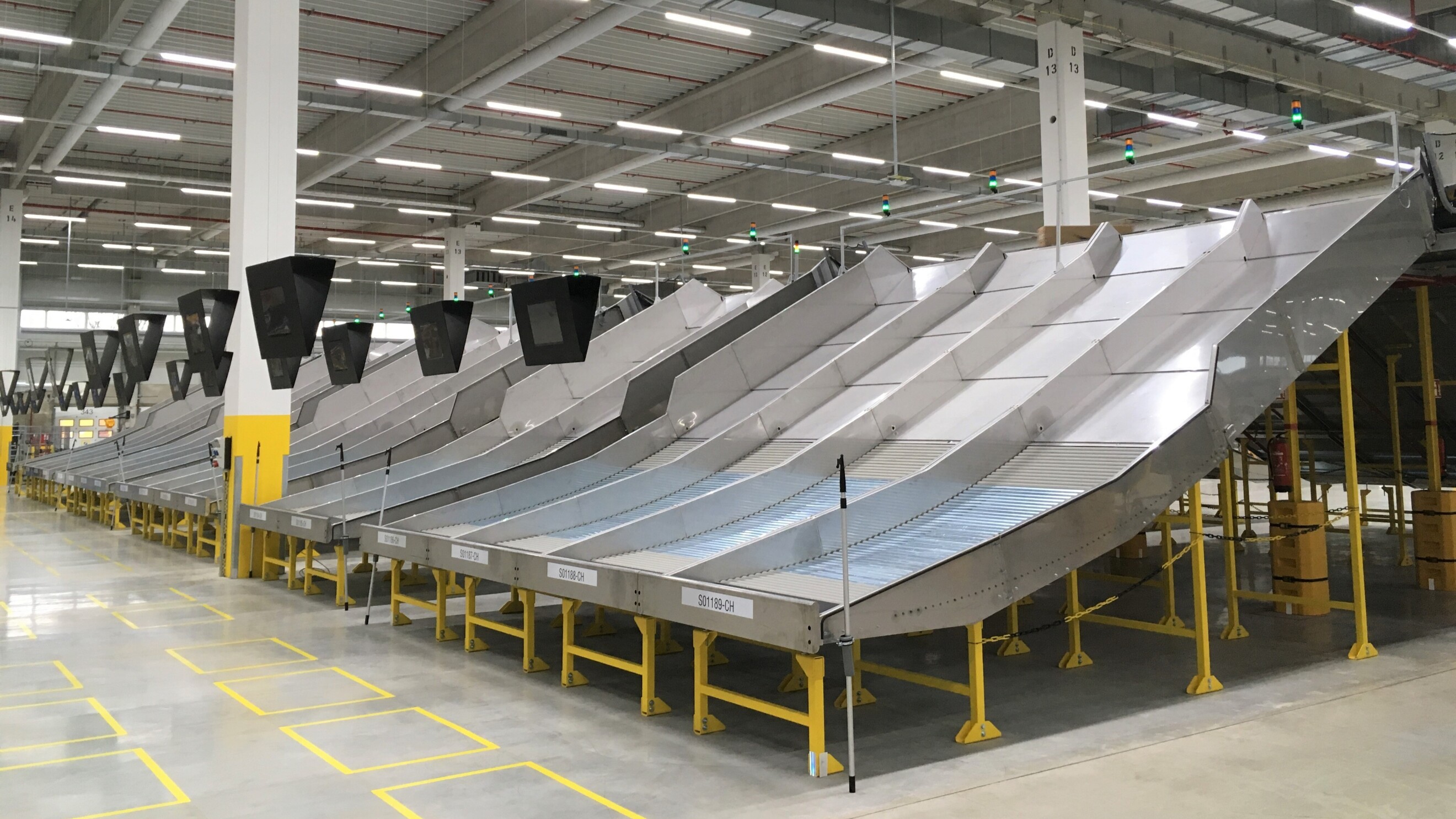 Amazon Garbsen Offizieller Start für das erste automatisierte Amazon