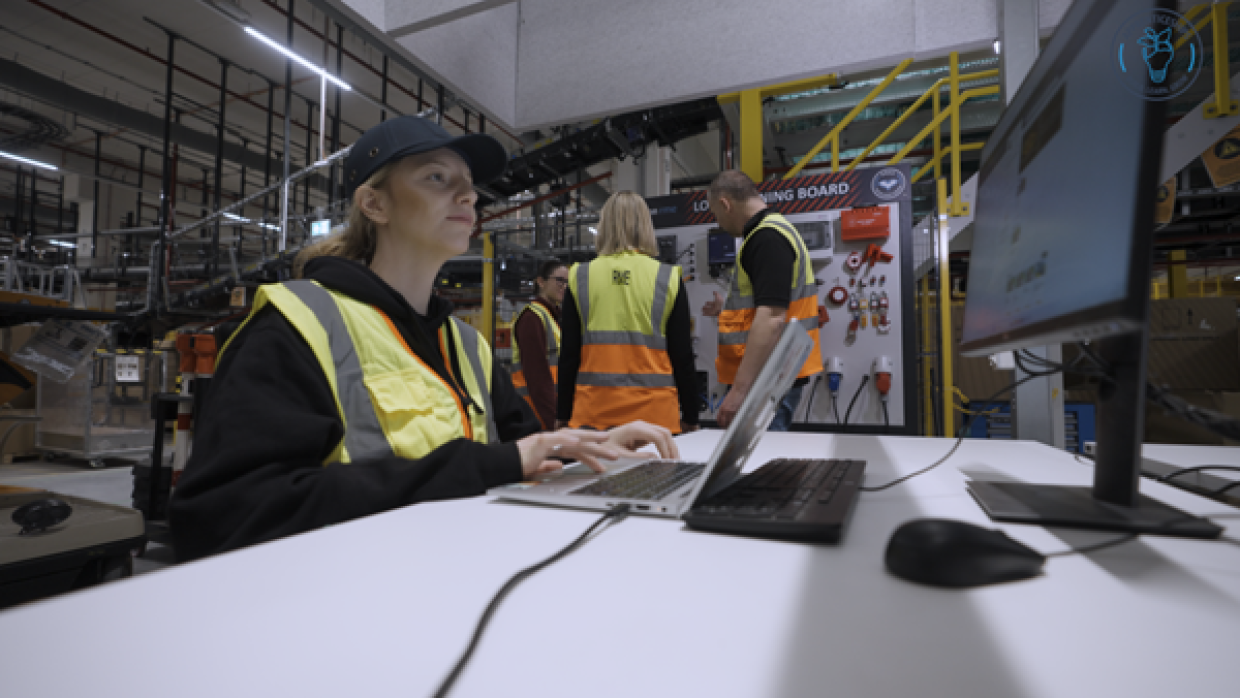 program stażowy_hero_1.png