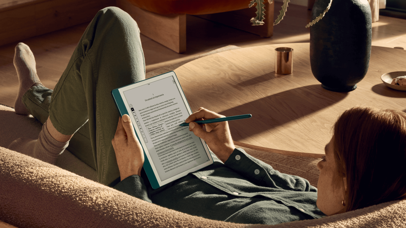 Mujer con un Kindle