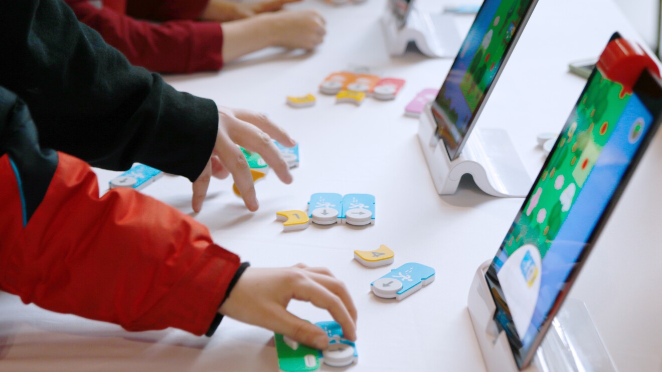 20171107 _hourofcode_hero.jpg