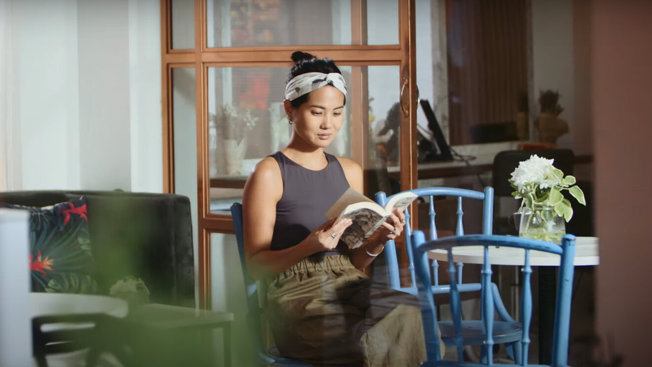 Dione Song, CEO of Love Bonito, reading a book at a cafe