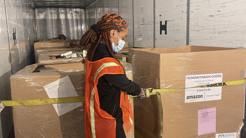 Amazon fait don de plus de 30 000 articles médicaux à des hôpitaux en Ukraine  