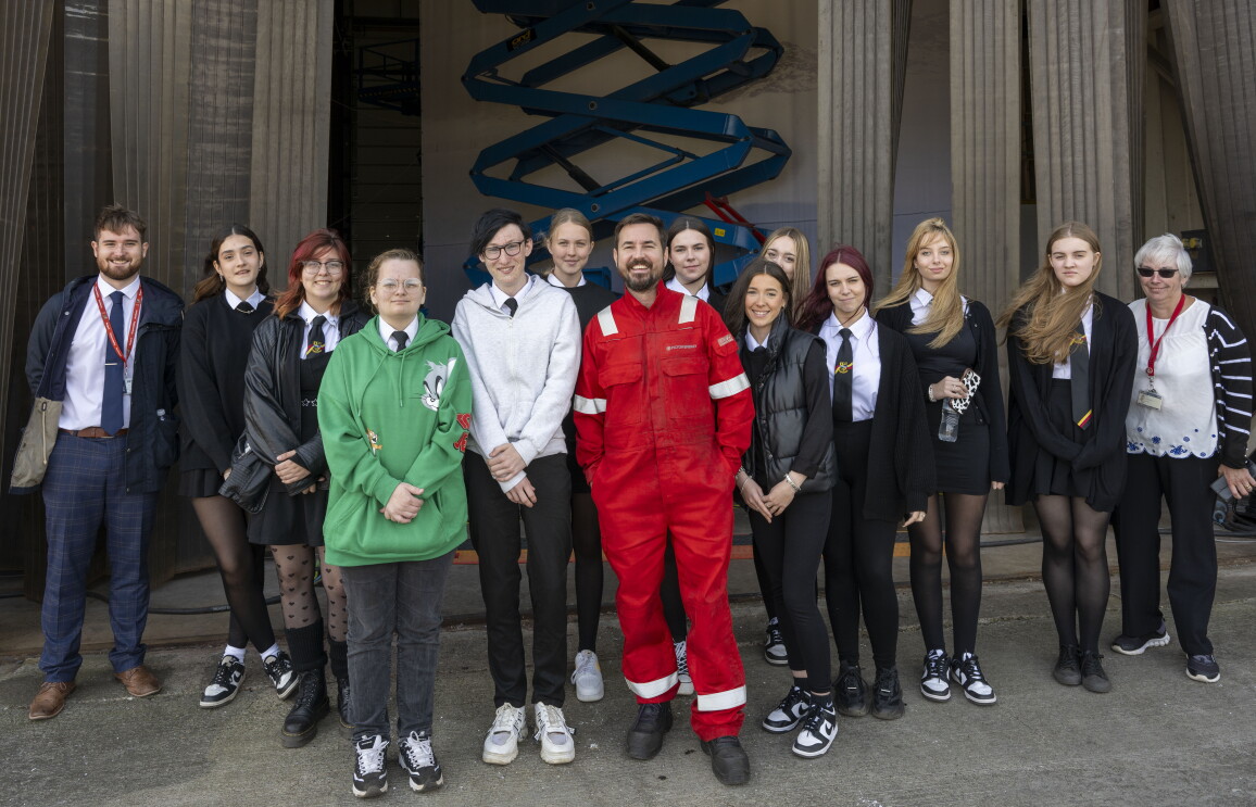Drama students from Scotland join the cast and crew of The Rig