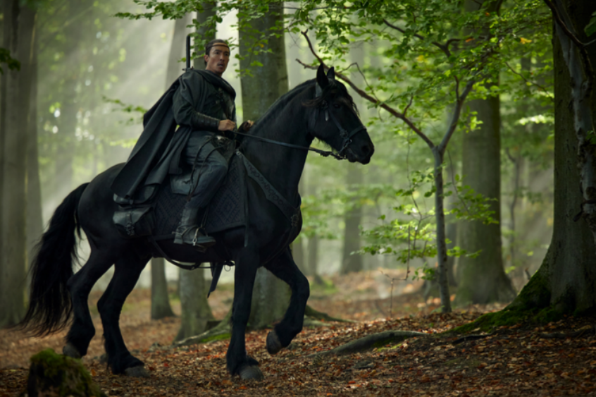 Lan Mandragoran played by Daniel Henney on a horse