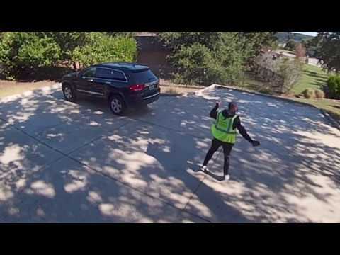 Amazon delivery driver dances 