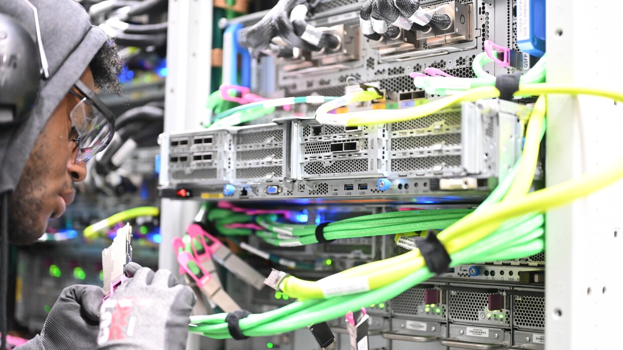 aws-data-center-interior-3-1