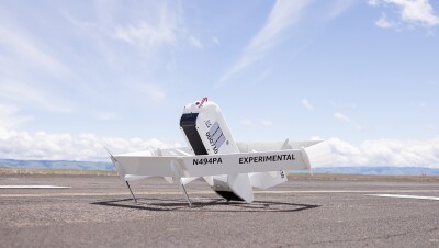 一个图像的无人机的一个开放的停机坪上。