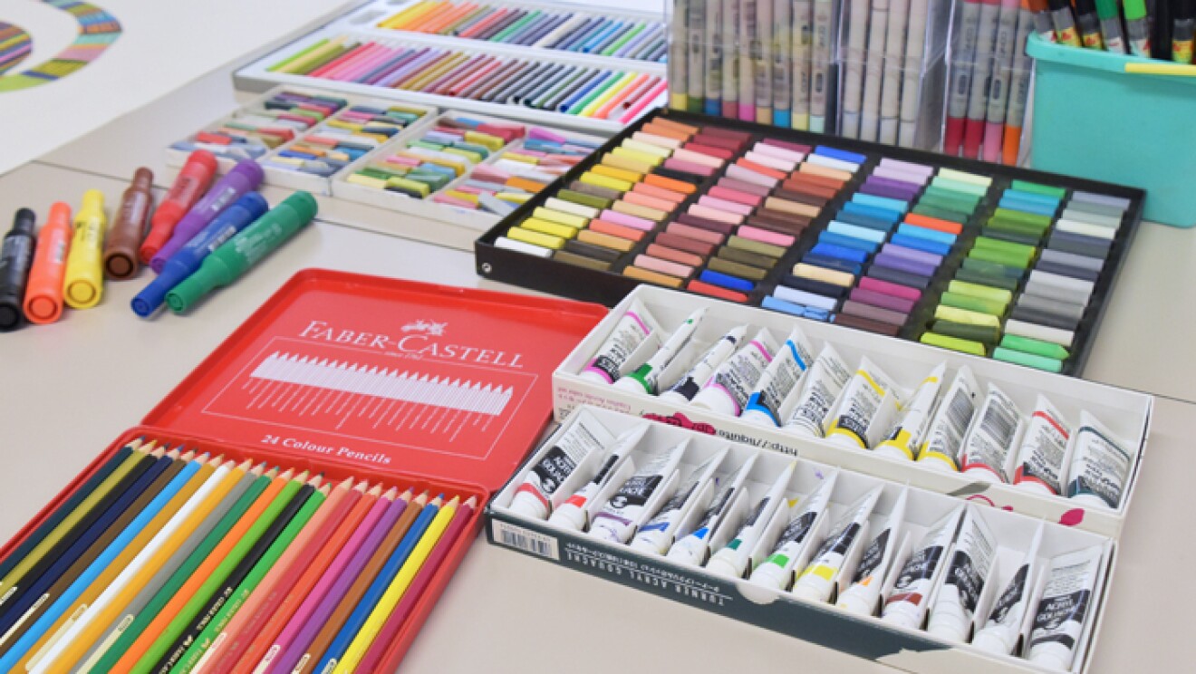 色とりどりの画材