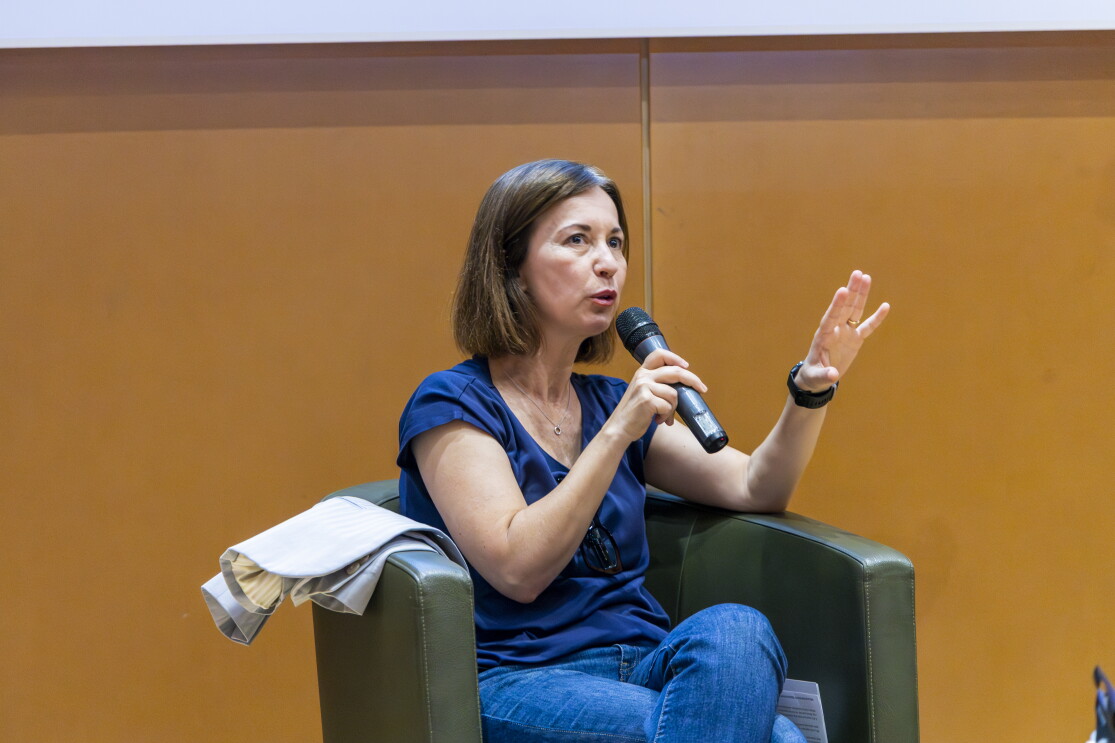 mariangela speaking at the summit