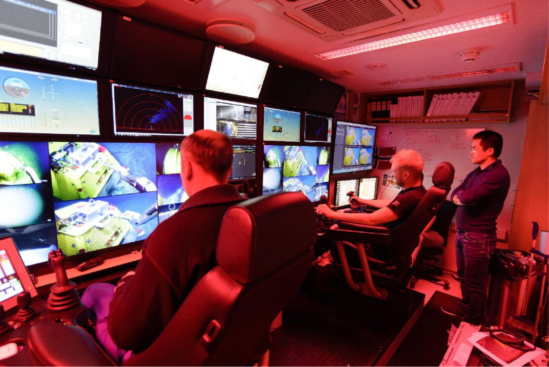 Lofoten–Vesterålen2 Observatory team in observing footage from underwater cameras