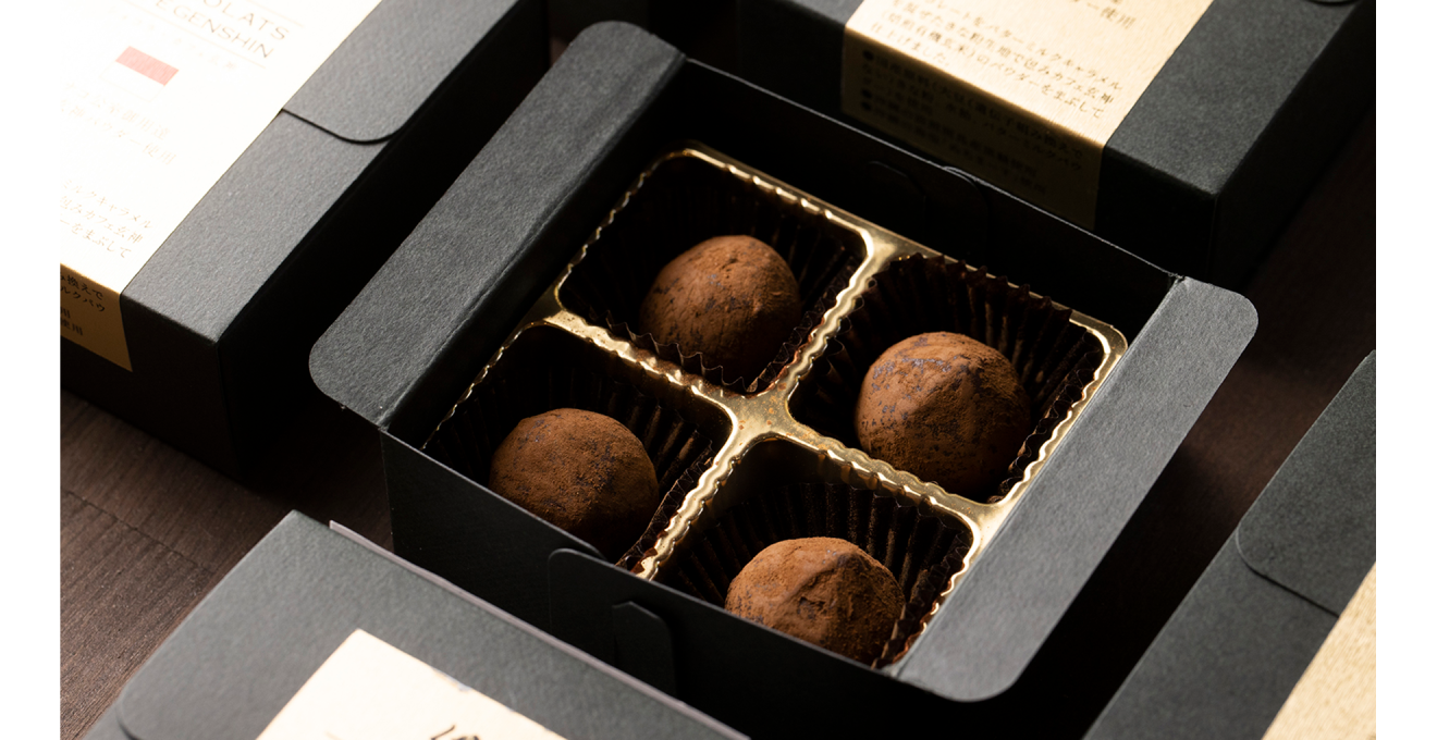 黒い箱にはいったショコラ・カフェ玄神の写真