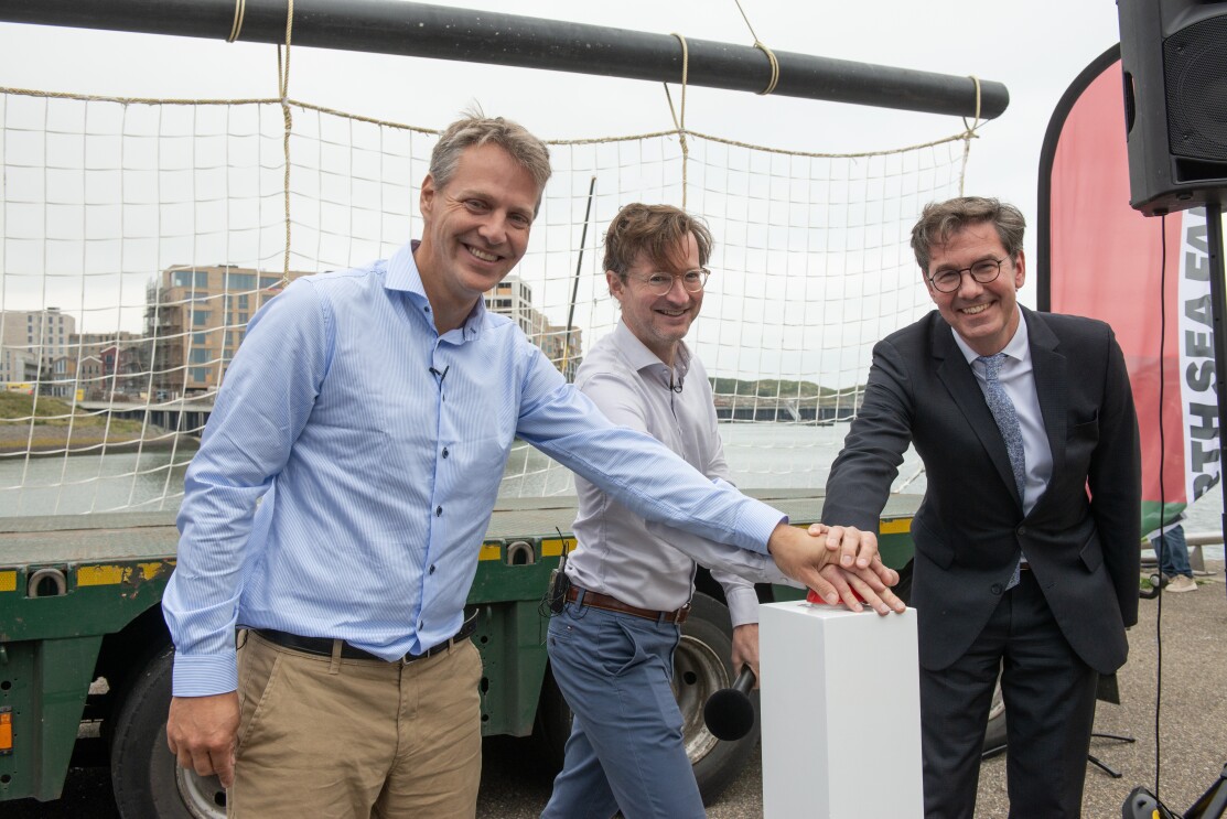 Roeland Donker, Amazon NL country manager; Eef Brouwers, Managing Director of North Sea Farmers; and Felix Leinemann, Head of Unit Blue Economy Sectors officialy opening North Sea Farm #1 this week