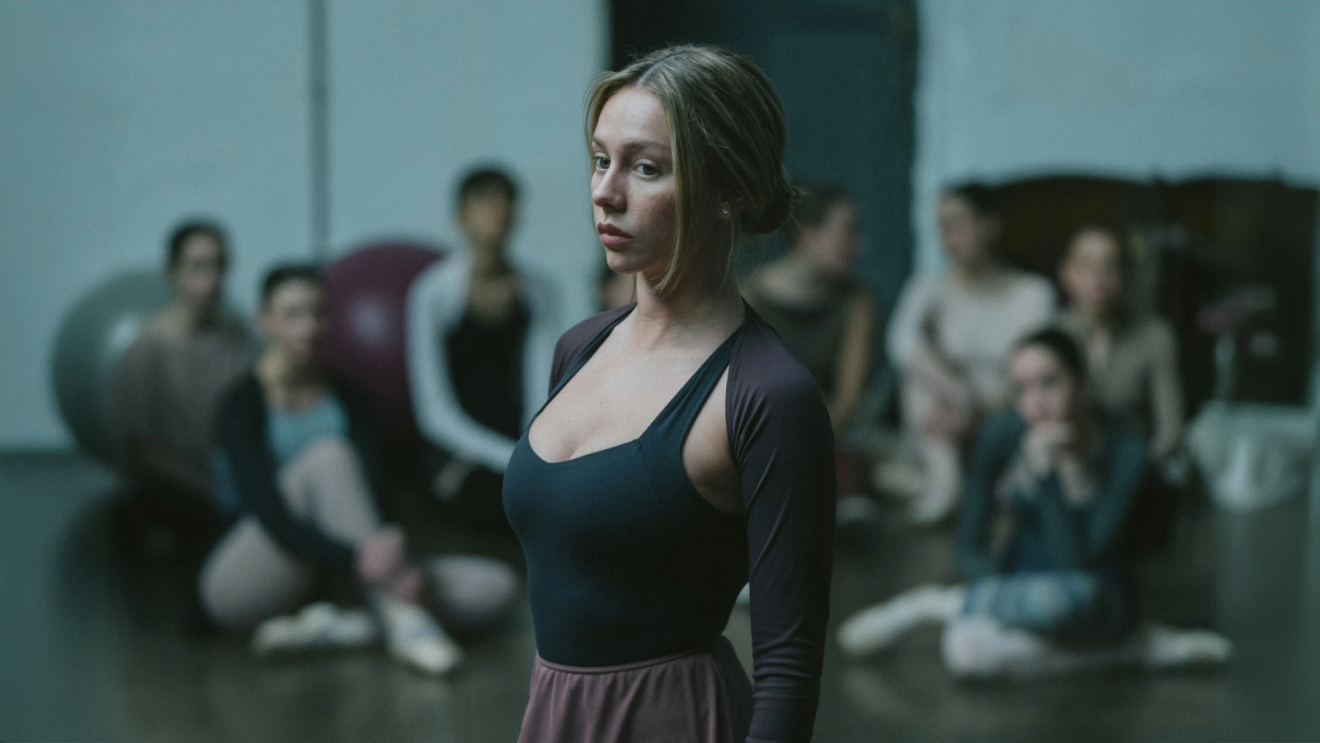 Ester Expósito as a ballerina in Marfil, also known as Drawn Together, on Prime Video