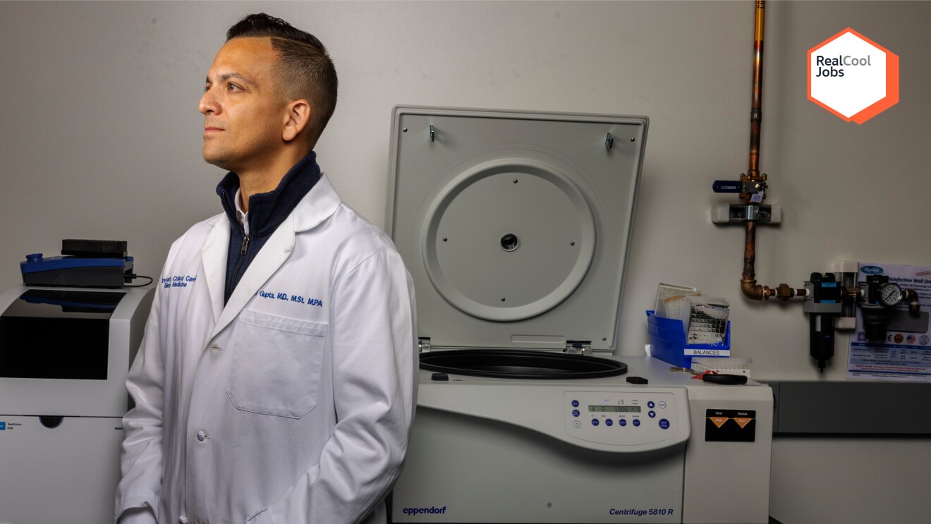 文·古普塔(Vin Gupta)医生的照片,他是一位支持亚马逊更广泛的健康努力的医生,出现在哥伦比亚广播公司的新闻中。