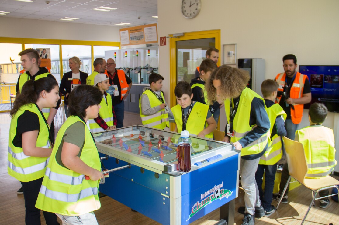 Girls and Boys Day DUS2 Kicker.jpg