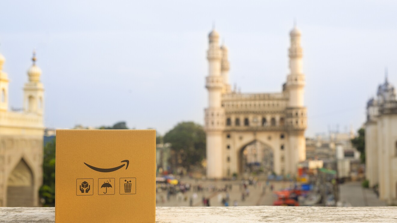 Journey of the Amazon box across iconic Indian locations