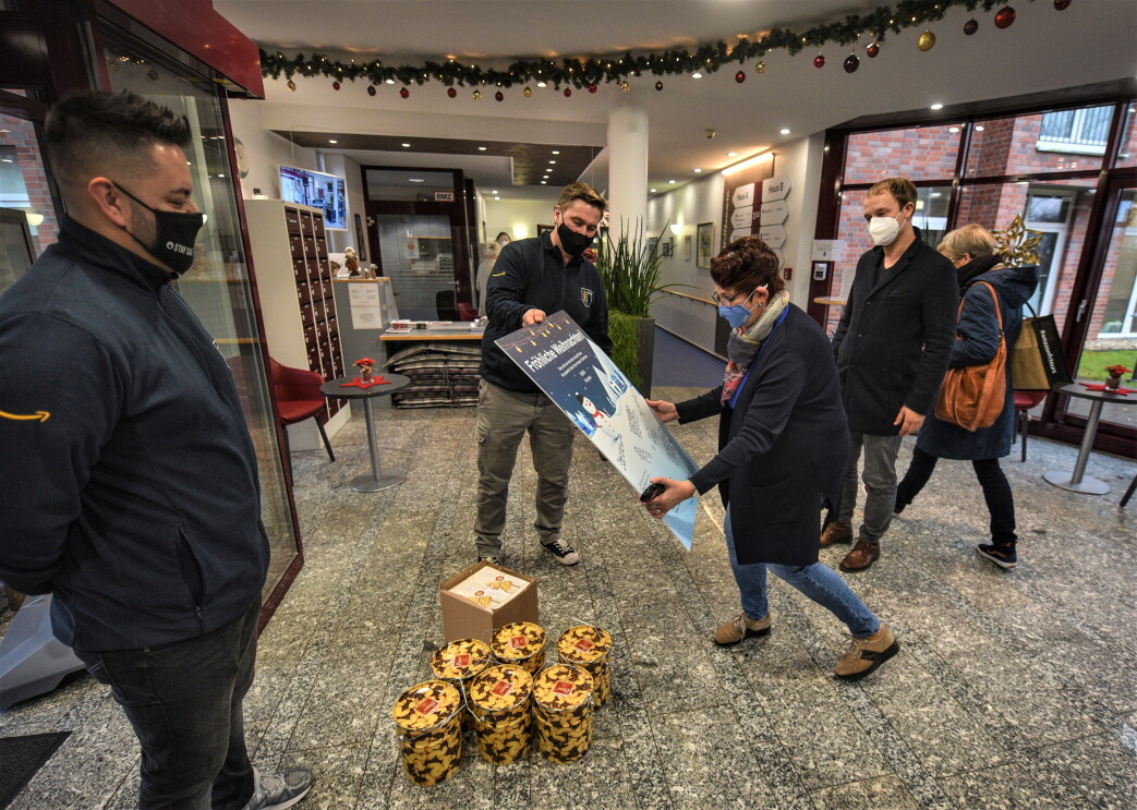 Spendenübergabe im Seniorenheim