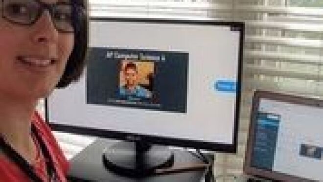 亚马逊未来工程师教师使用虚拟计算机科学课程。