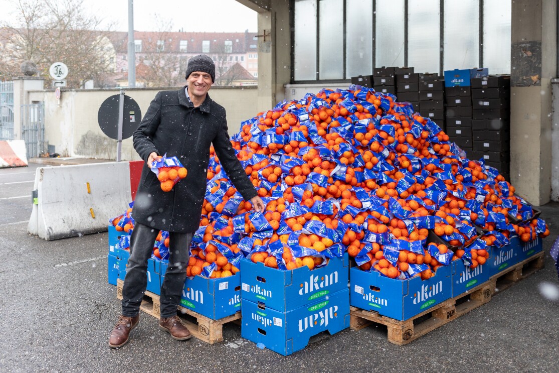 Rocco Bräuniger bei der Spendenaktion in München