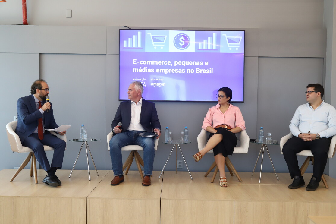 Pamela Waldino, fundadora da Kah-noa, Ivan Hussni, Gerente de Competitividade do Sebrae, e Fábio Carneiro Penna, Diretor da Splin
