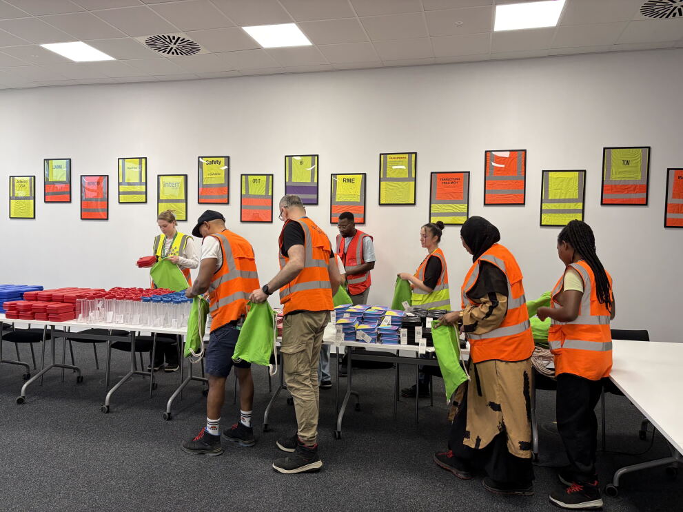 Amazon Aktion Schulstart im Sortierzenturm in Garbsen