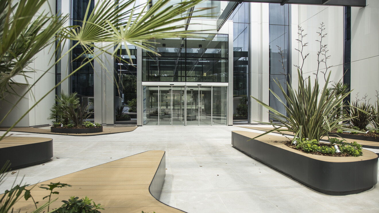 Cortile ingresso uffici Amazon Milano 