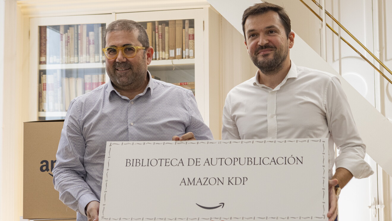 Federico Buyolo, director Cultural de la Fundación Ortega-Marañón y Andrea Pasino, responsable de Amazon KDP para España.