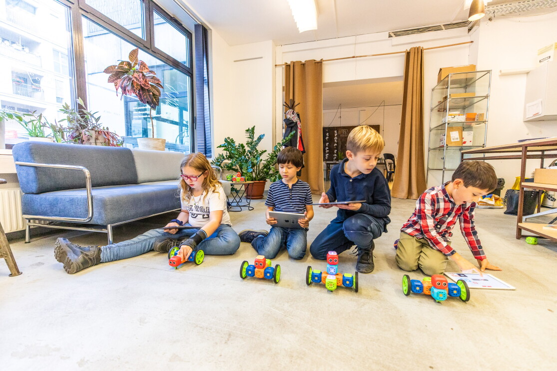 Mit Robo Wunderkind lernen Kinder spielerisch, wie man programmiert