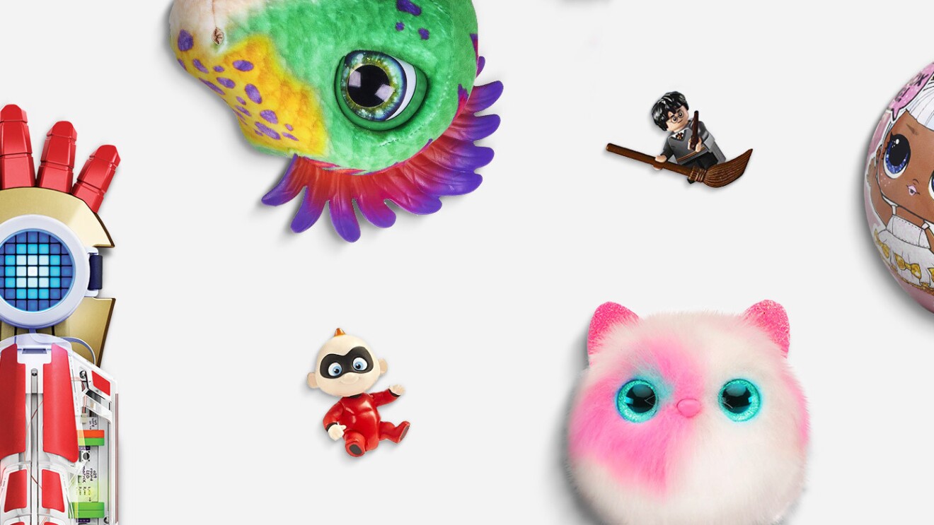 玩具在2018年包括(从左到右,前一行到下一行)毛Munchin '雷克斯,《哈利·波特》乐高小雕像,LOL魅力闪闪发光的惊喜娃娃,littlebits复仇者英雄冒险装备,JackJack从超人特攻队2,和Pomsie互动可穿戴的毛绒玩具。